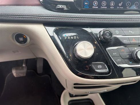 Used 2019 Chrysler Pacifica Limited image 43