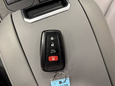 Used 2021 Toyota Highlander XLE image 36