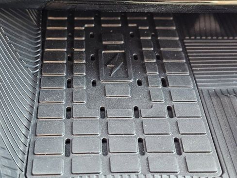 Used 2025 Ford Explorer ST image 11