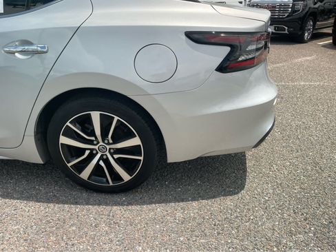Used 2021 Nissan Maxima 3.5 SV w/ Floor Mat Group FWD image 10