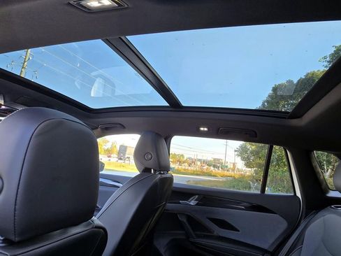 New 2026 Volkswagen Tiguan SE R-Line FWD image 23