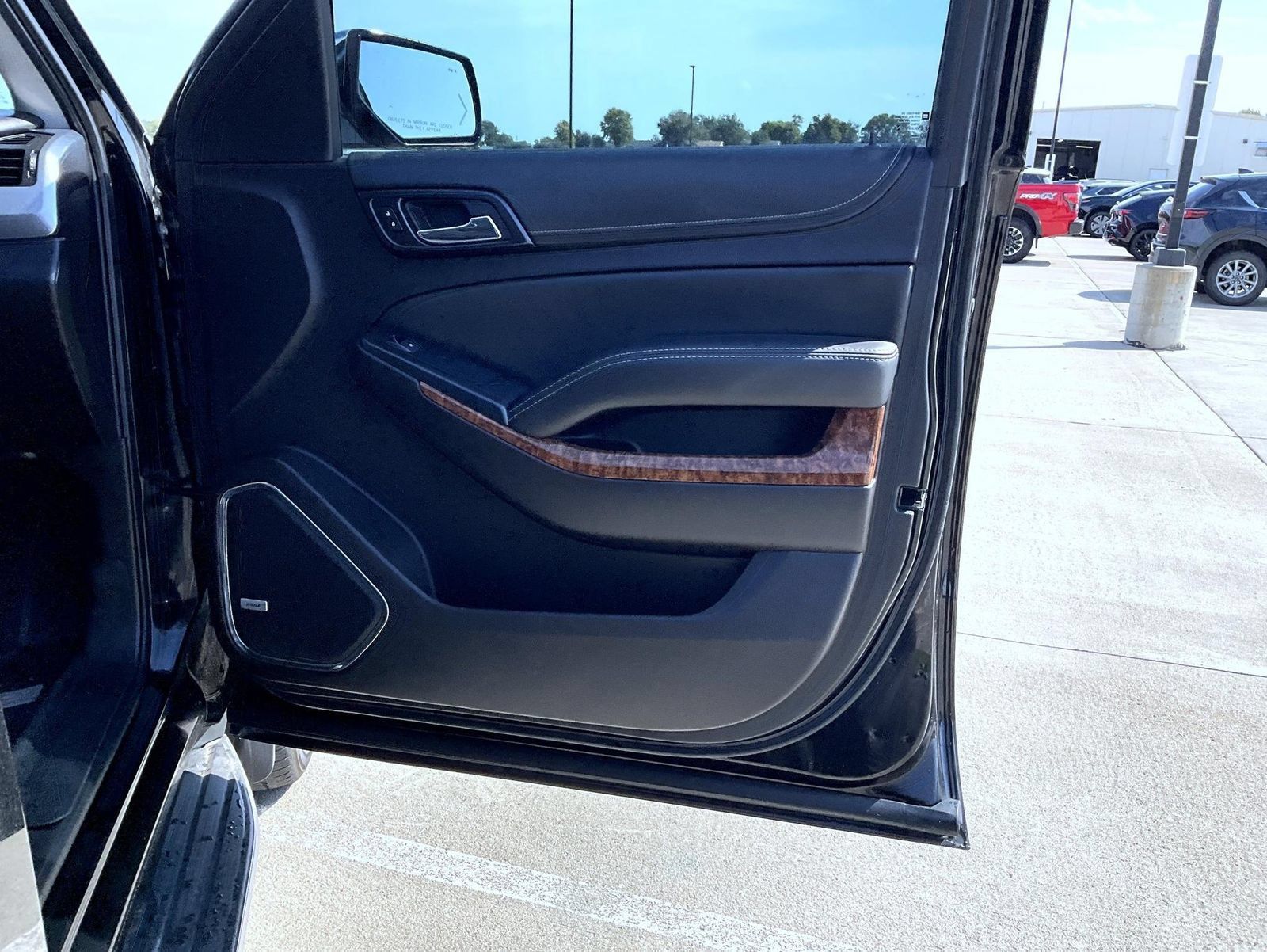 Used 2017 Chevrolet Suburban Premier AWD/4WD image 17
