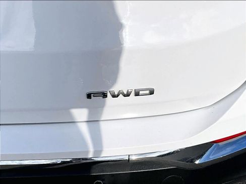 Used 2023 GMC Terrain SLT w/ Tech Package image 29