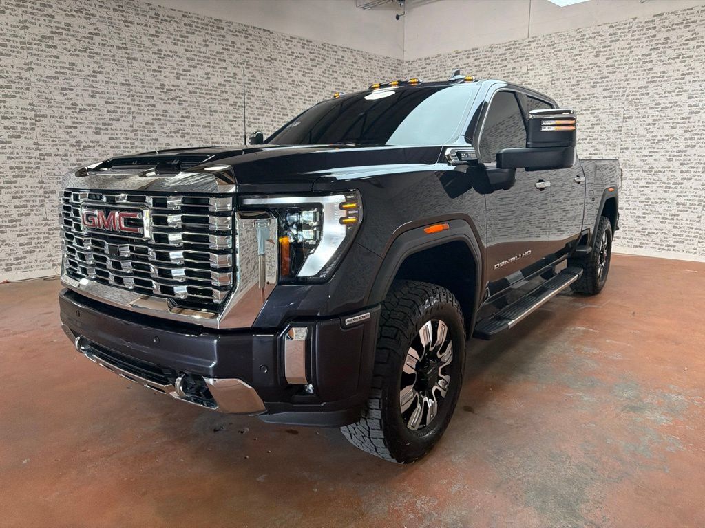 Used 2025 GMC Sierra 2500 Denali AWD/4WD image 3