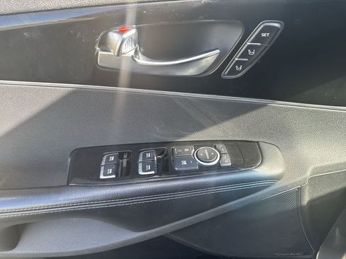 Used 2019 Kia Sorento SX image 16