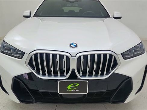 Used 2024 BMW X6 xDrive40i w/ Premium Package image 9