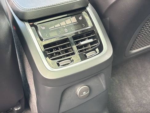 Certified 2024 Volvo XC90 T8 Plus w/ Protection Package Premier AWD/4WD image 9
