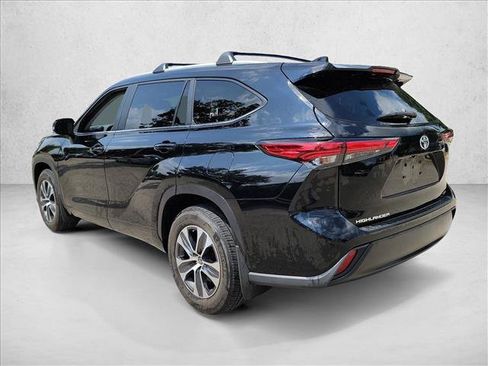 Used 2023 Toyota Highlander XLE FWD image 7