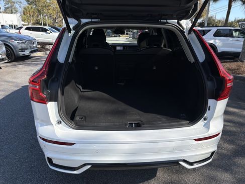 Certified 2025 Volvo XC60 B5 Core image 34