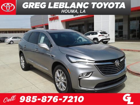 Used 2023 Buick Enclave Essence w/ Experience Buick Package FWD image 1