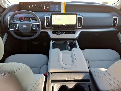 New 2026 Ford Expedition Active image 7