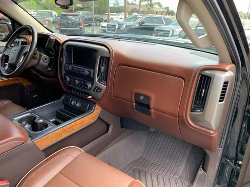Used 2018 Chevrolet Silverado 1500 High Country AWD/4WD image 19
