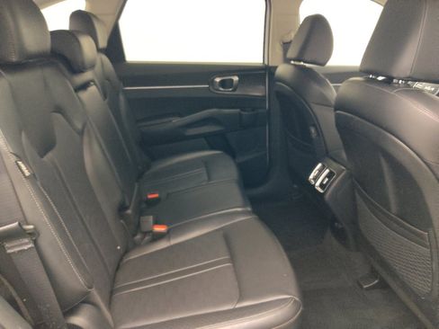 Used 2024 Kia Sorento S FWD image 19