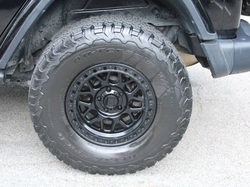 Used 2018 Jeep Wrangler Unlimited Rubicon AWD/4WD image 41