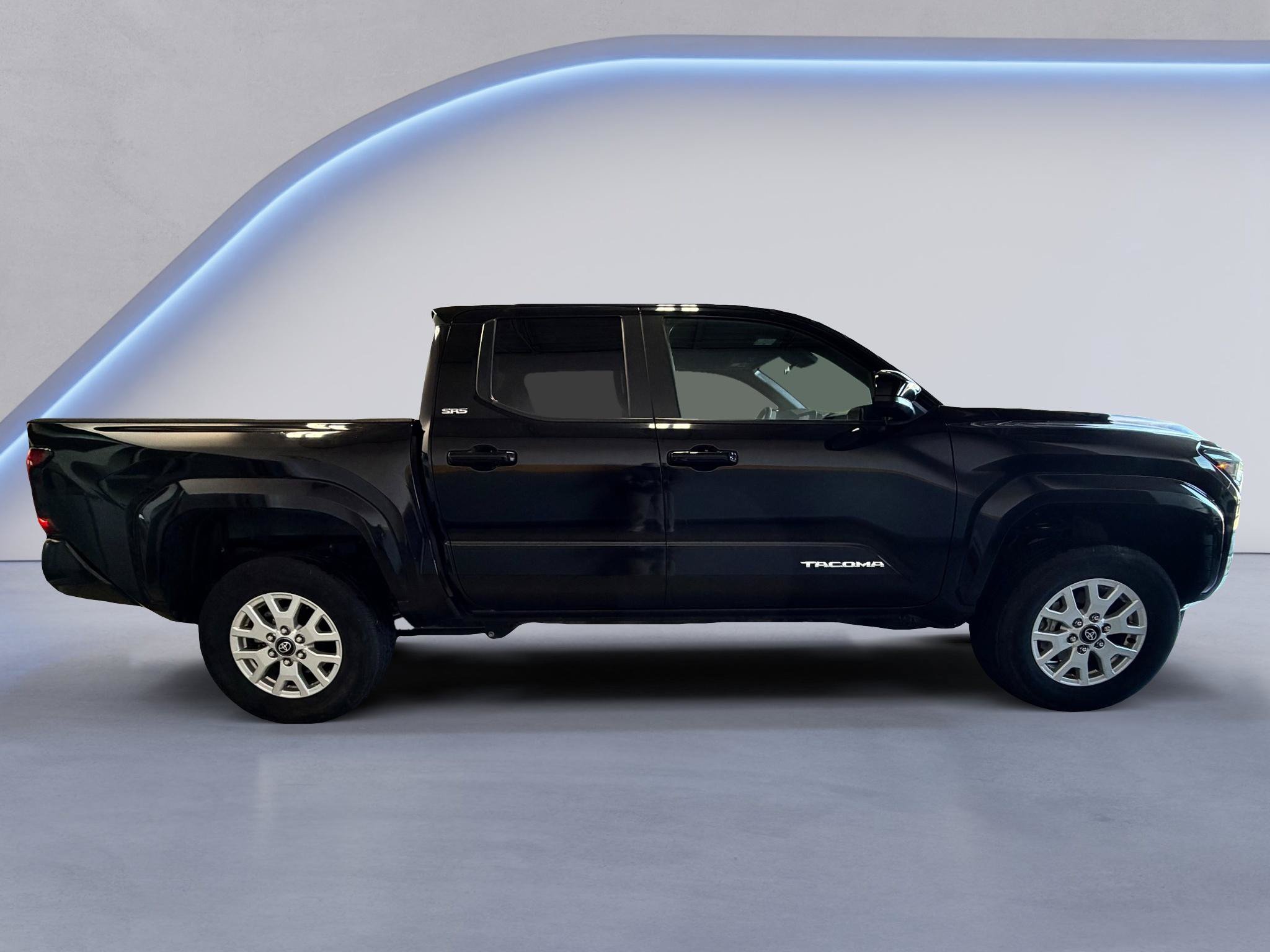 Used 2024 Toyota Tacoma SR5 AWD/4WD image 5