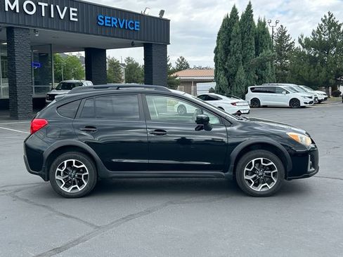 Used 2017 Subaru Crosstrek 2.0i Premium AWD/4WD image 2