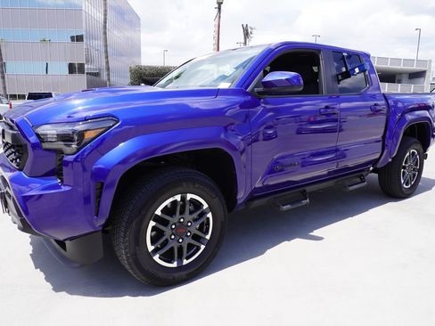 Certified 2025 Toyota Tacoma TRD Sport RWD image 4