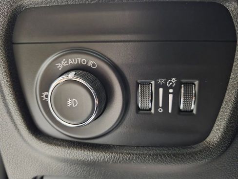 Used 2023 Jeep Grand Cherokee Limited image 39