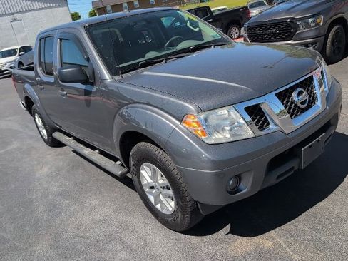 Used 2017 Nissan Frontier SV w/ SV Value Truck Package AWD/4WD image 2