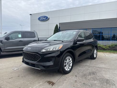 Used 2022 Ford Escape SE image 9