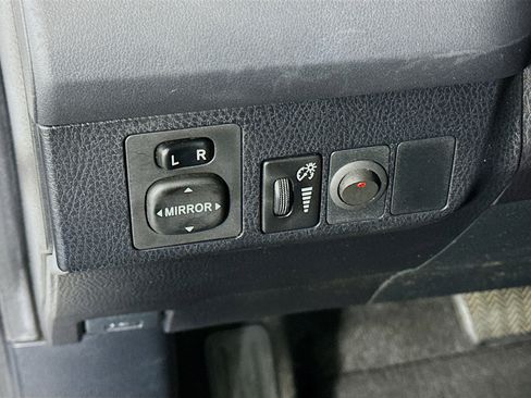 Used 2016 Toyota RAV4 LE image 17