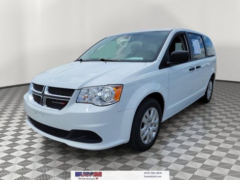 Used 2019 Dodge Grand Caravan SE w/ UConnect Hands-Free Group FWD image 2