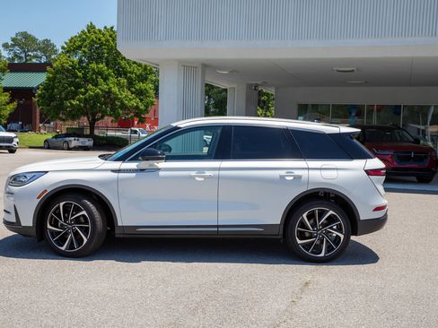 Used 2025 Lincoln Corsair Reserve AWD/4WD image 8