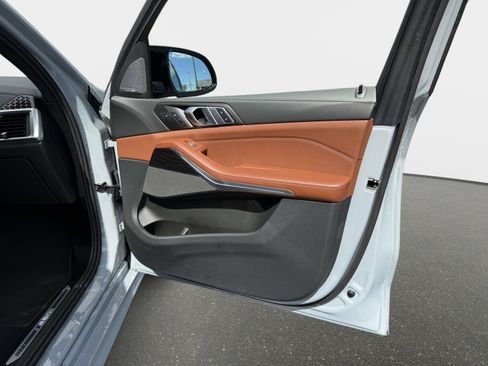 Used 2025 BMW X7 M60i image 24