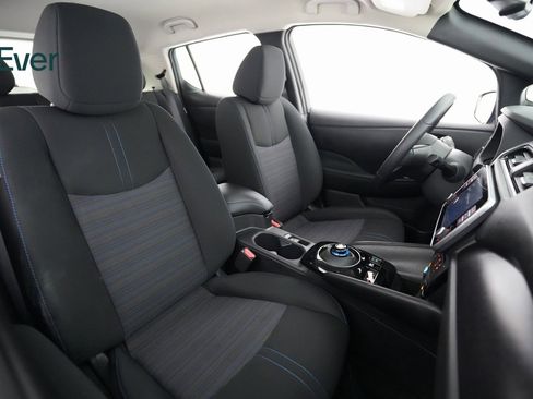 Used 2025 Nissan Leaf SV Plus image 8