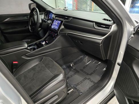 Used 2023 Jeep Grand Cherokee L Laredo AWD/4WD image 31