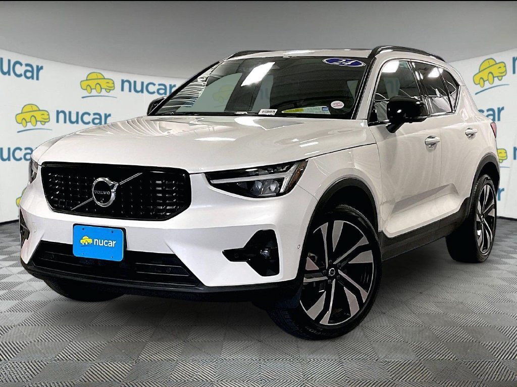 Used 2024 Volvo XC40 B5 Plus w/ Protection Package Premier AWD/4WD image 3