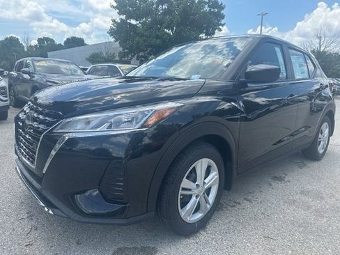 New 2025 Nissan Kicks Play S image 3