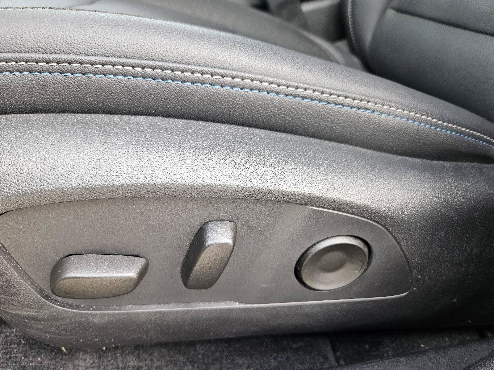 Used 2025 Chevrolet Equinox EV LT w/ Convenience Package FWD image 9