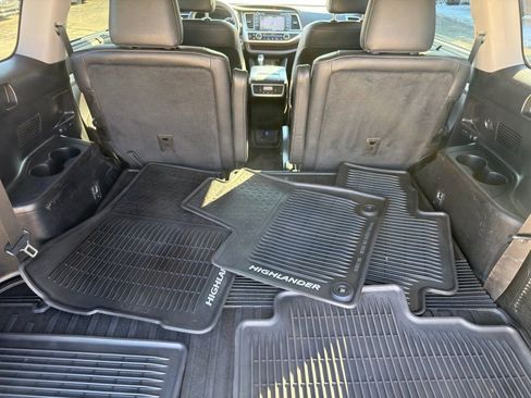 Used 2016 Toyota Highlander XLE image 40