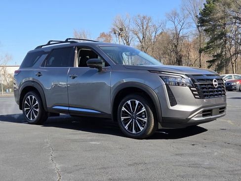New 2026 Nissan Pathfinder Platinum w/ Cargo Package FWD image 4