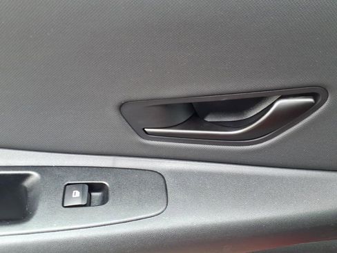 Used 2025 Hyundai Elantra Sport image 13