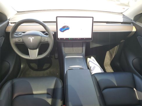 Used 2022 Tesla Model Y Long Range image 15