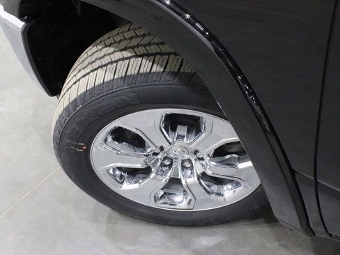 New 2026 RAM 1500 4x4 Crew Cab image 36