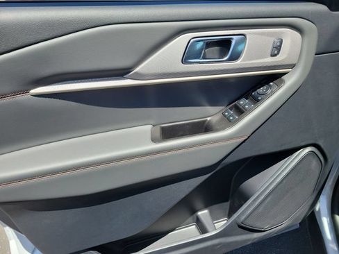 New 2026 Ford Explorer Active w/ Active Comfort Package RWD image 18
