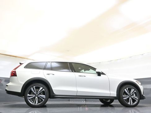 New 2026 Volvo V60 B5 Cross Country Plus w/ Protection Package Premier image 41