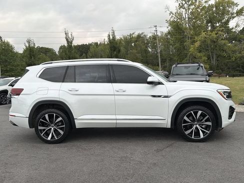 Used 2024 Volkswagen Atlas SEL Premium R-Line AWD/4WD image 2
