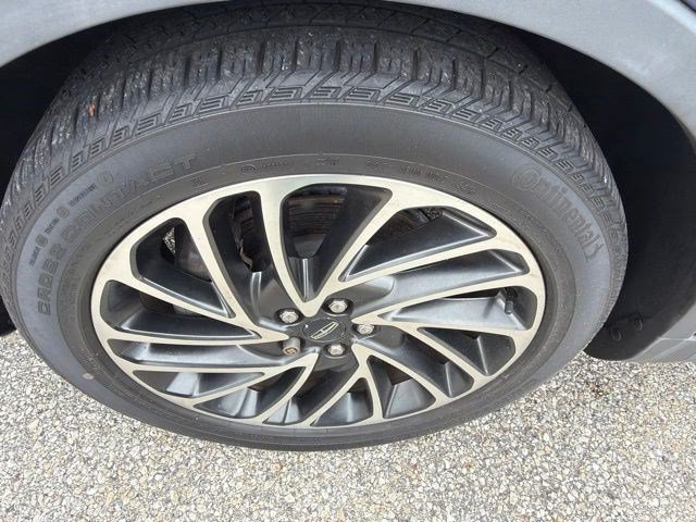 Used 2019 Lincoln Nautilus Reserve FWD image 10