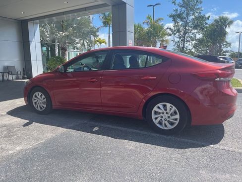Used 2017 Hyundai Elantra SE image 4