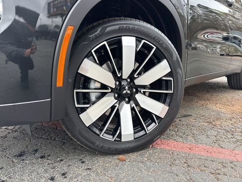 New 2026 Mitsubishi Outlander SE image 2