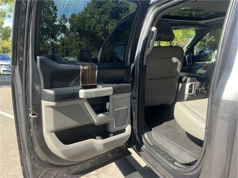 Used 2017 Ford F150 Lariat w/ Equipment Group 502A Luxury AWD/4WD image 15