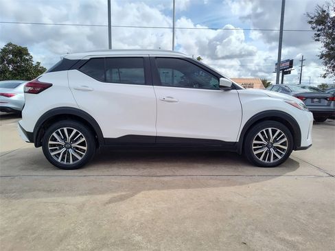 Used 2023 Nissan Kicks SV image 12