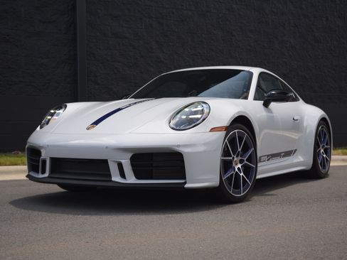 Certified 2026 Porsche 911 Carrera T RWD image 44
