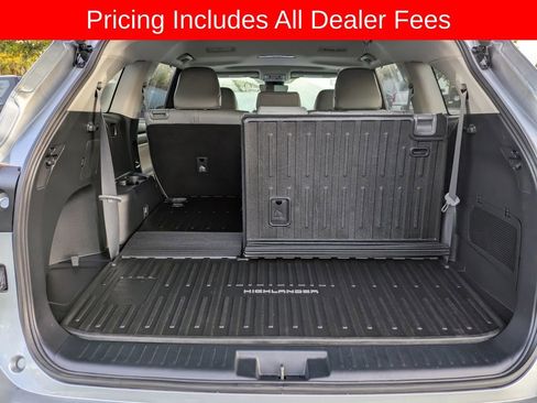 Used 2023 Toyota Highlander XLE FWD image 14