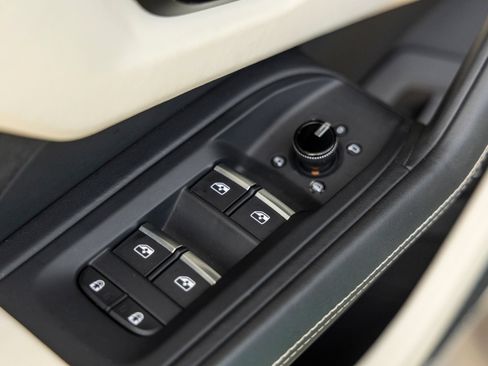 Used 2024 Lamborghini Urus S AWD/4WD image 23