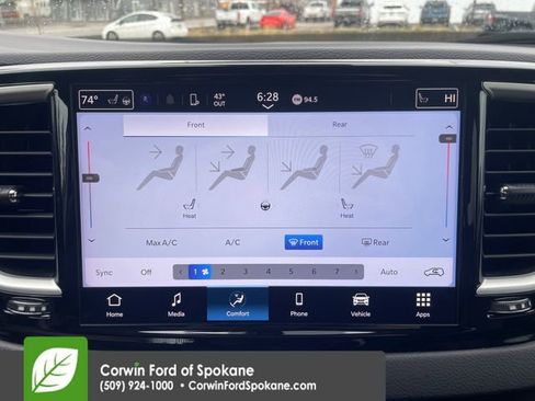 Used 2024 Chrysler Pacifica Touring-L image 33